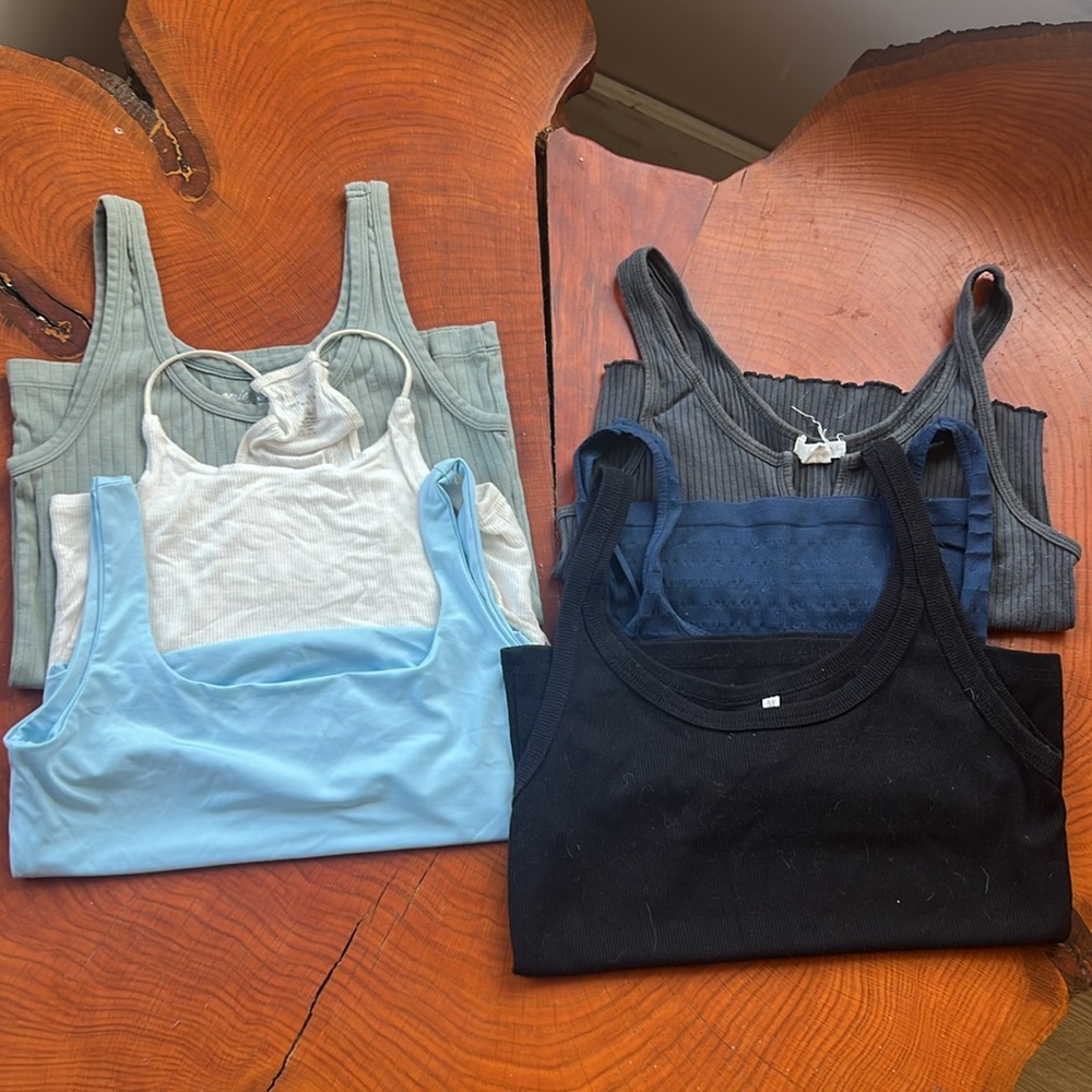 Women’s small/medium tank top lot